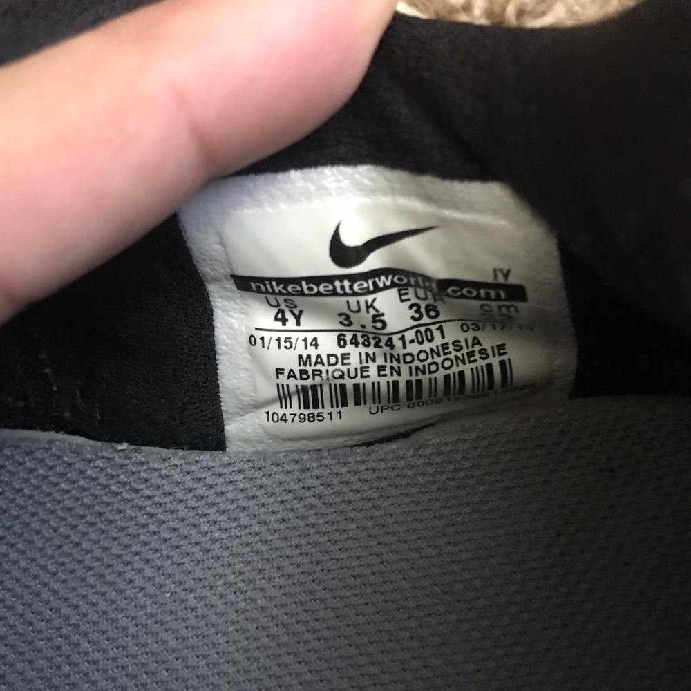 Nike | Athletic Shoes - Picture 5 of 5